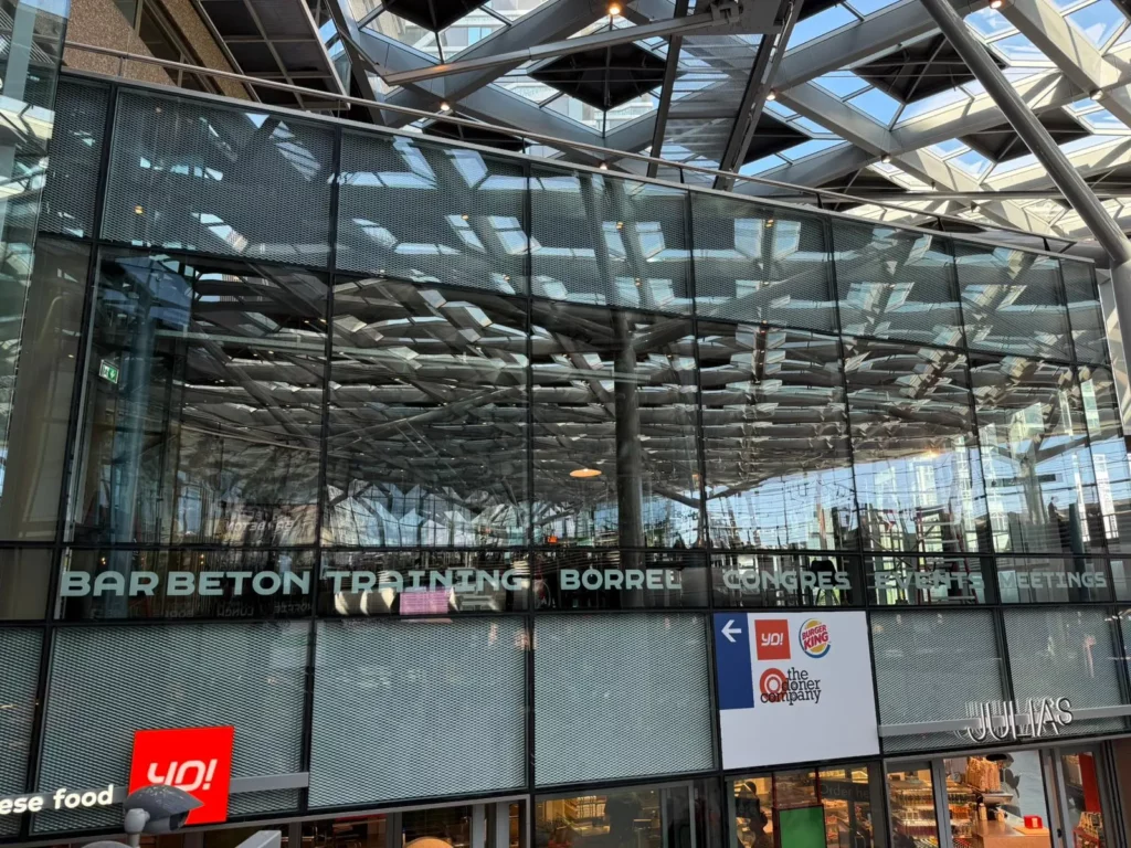 Raamfolie bij Bar Beton in Den Haag