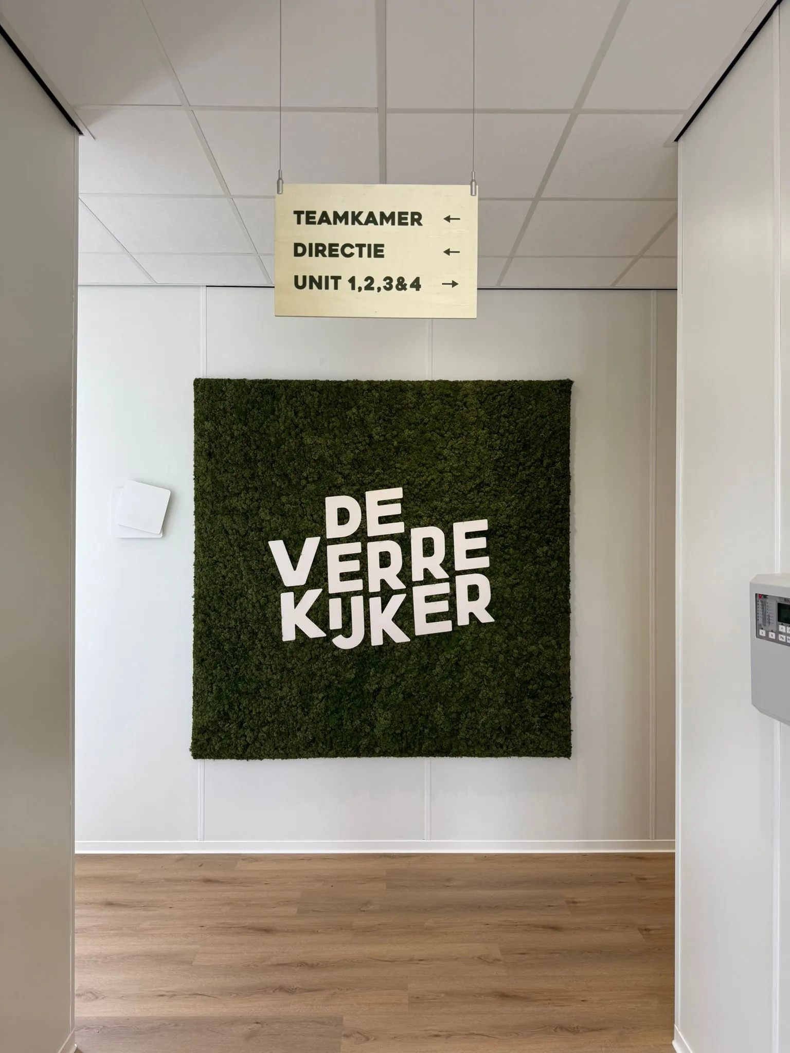 Moswand voor basisschool de Verrekijker in Amstenrade